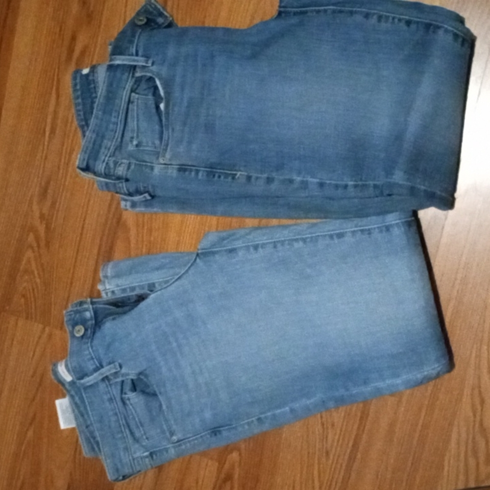 EUC LEVIS WOMEN'S JEANS